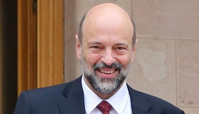 رئيس الوزراء الأردني: «تعادلنا في الملعب وخسرنا بالمدرجات.. علاقتنا بالكويت أقوى من محاولة إساءة عابثة»