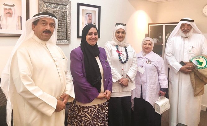  د.صالح المزيني والمشاركون في الاجتماع﻿