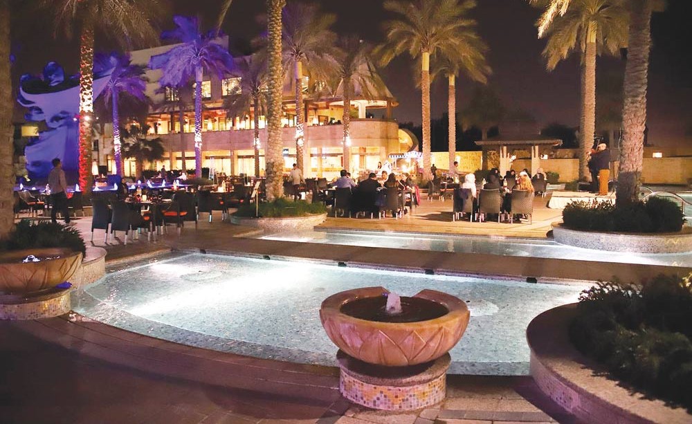 «جميرا شاطئ المسيلة» يعيد إطلاق ليالي الباربكيو بطابع مستوحى من الصحراء