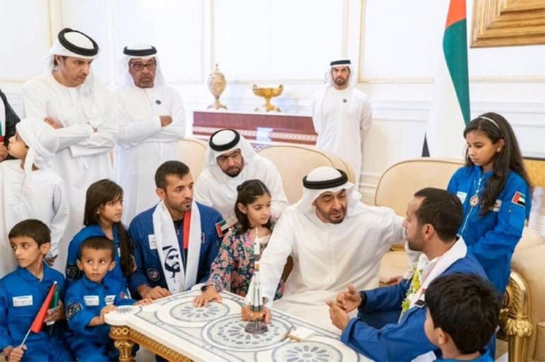 بالفيديو والصور.. تفاعل حكام ووزراء الإمارات مع عودة أول رائد فضاء وطني
