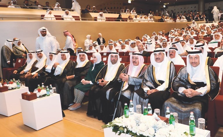 سمو رئيس الوزراء خلال أعمال مؤتمر الكويت للنفط والغاز الرابع ﻿