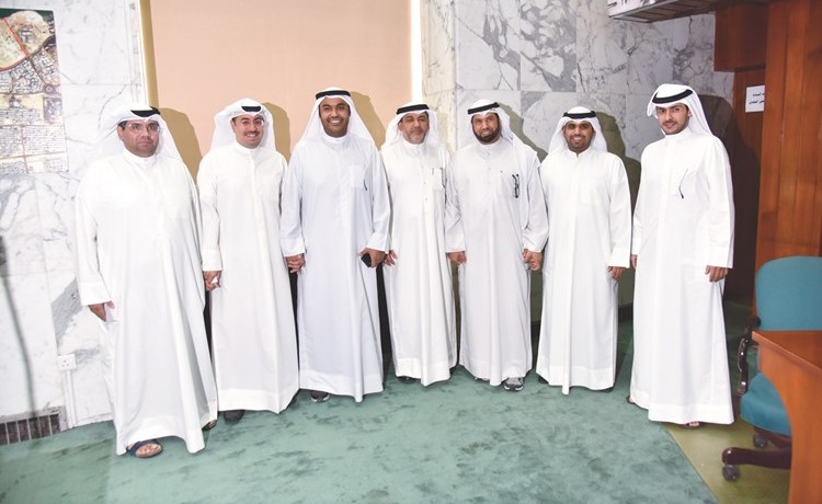 حمد المدلج وعبدالله المحري وم. عبدالسلام الرندي ود.حسن كمال وعبدالعزيز المعجل وعبدالوهاب بورسلي وحمود العنزي﻿