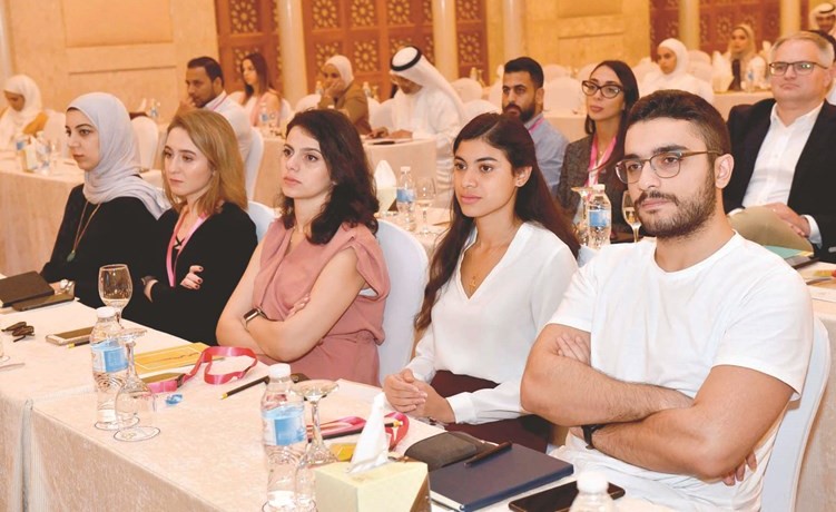 متابعة من الحضور﻿