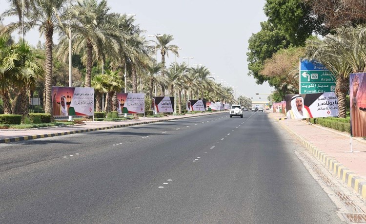 ﻿شوارع الكويت تزينت بصور صاحب السمو الأمير الشيخ صباح الأحمد فرحا بعودته الميمونة 	(أحمد علي)﻿
