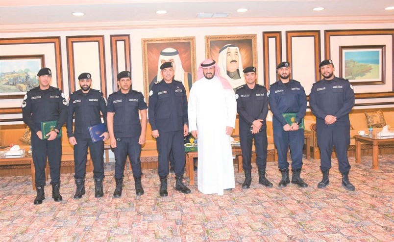 الشيخ طلال الخالد مستقبلا عددا من الأمنيين في المحافظة﻿