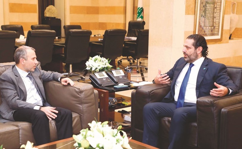 رئيس مجلس الوزراء سعد الحريري مستقبلا وزير الخارجية جبران باسيل في السراي الحكومي 	(محمود الطويل)﻿