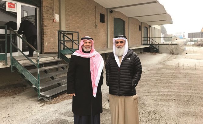 ﻿الشيخ عدنان القادري مع إياد العبيدان في زيارة لإحدى المدارس بإيطاليا﻿