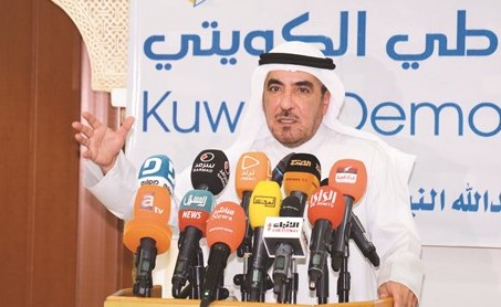 د.حسن جوهر متحدثا خلال الندوة     (زين علام)﻿