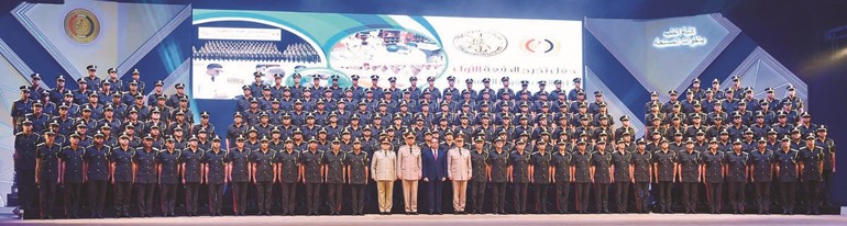 الرئيس عبدالفتاح السيسي يشارك في حفل تخرج الدفعة الأولى طببكلية الطب بالقوات المسلحة دفعة المشير محمد عبدالغني الجمسي﻿