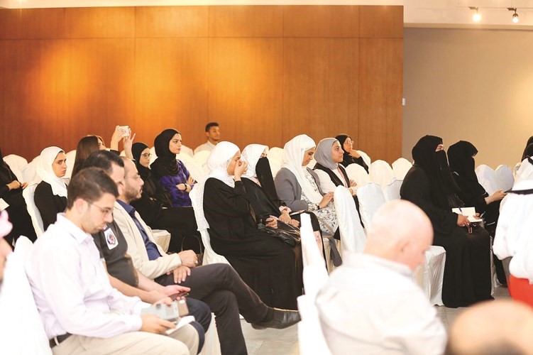متابعة من الحضور ﻿