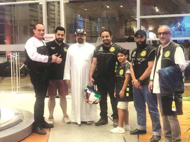 ﻿مجموعة من الدراجين الكويتيين خلال افتتاح موسم الدراجات النارية﻿