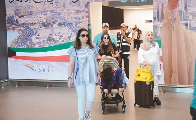 فرحة بالعودة بسلام إلى أرض الوطن﻿