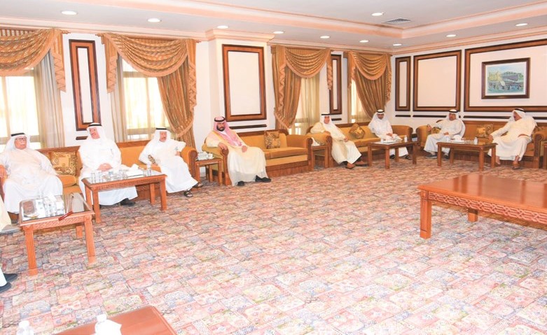 الخالد وعدد من الحضور﻿