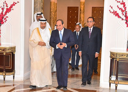 الرئيس المصري يشيد بدور الكويت "الهام" في مواجهة التحديات العربية