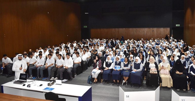 حضور كبير من الطلبة والطالبات خلال اللقاء التنويري للمسابقة﻿