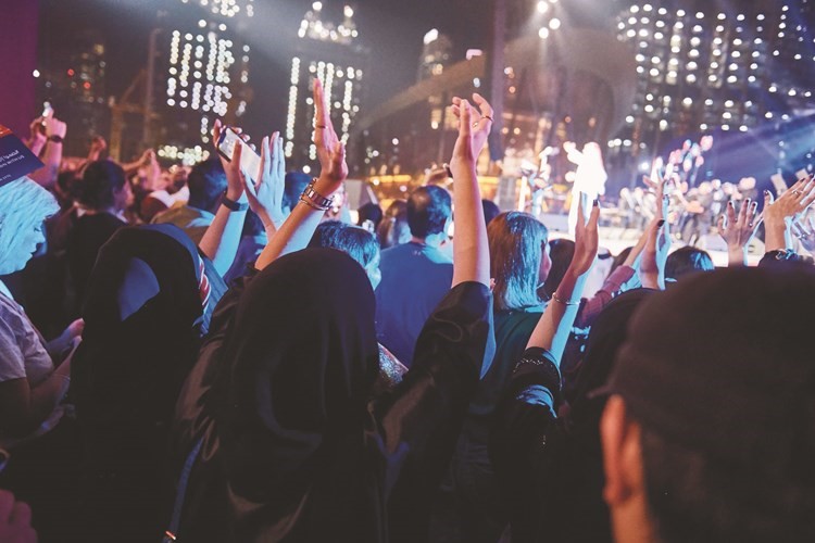 تفاعل جماهيري خلال الحفل ﻿