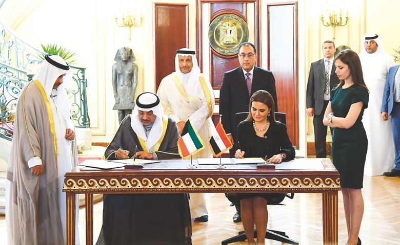 الشيخ صباح الخالد اثناء توقيع اتفاقية التفاهم مع د.سحر نصر﻿