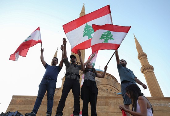 الاحتجاجات تتواصل في لبنان لليوم السادس حتى إسقاط الحكومة