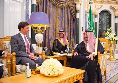 الملك سلمان يبحث ووزير الدفاع الأميركي القضايا الأمنية والدفاعية المشتركة
