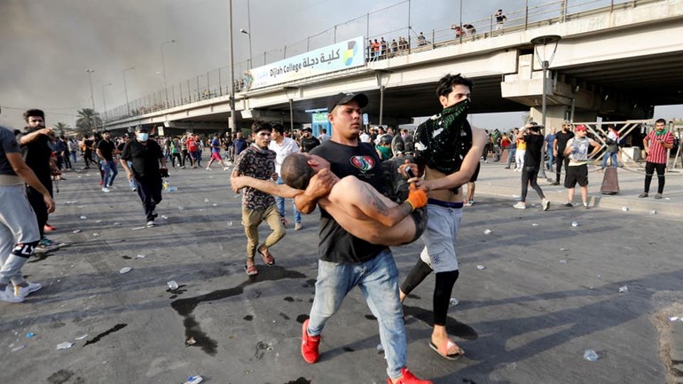 العراق: إعفاء القادة العسكريين لسبع محافظات بعد مقتل 157 شخصاً في الاحتجاجات الأخيرة