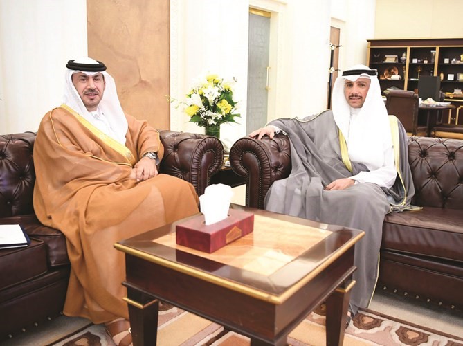 الرئيس الغانم اثناء استقباله سفير الامارات صقر ناصر الريسي﻿