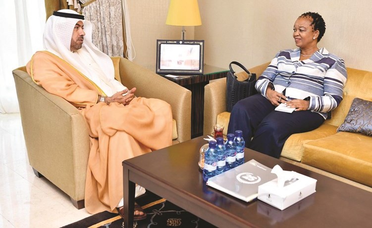 علي الدقباسي خلال استقباله بوليه بوسيلونغ﻿