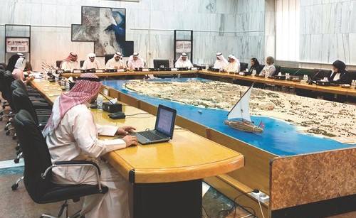 عبدالعزيز المعجل مترئسا اجتماع اللجنة الفنية ﻿