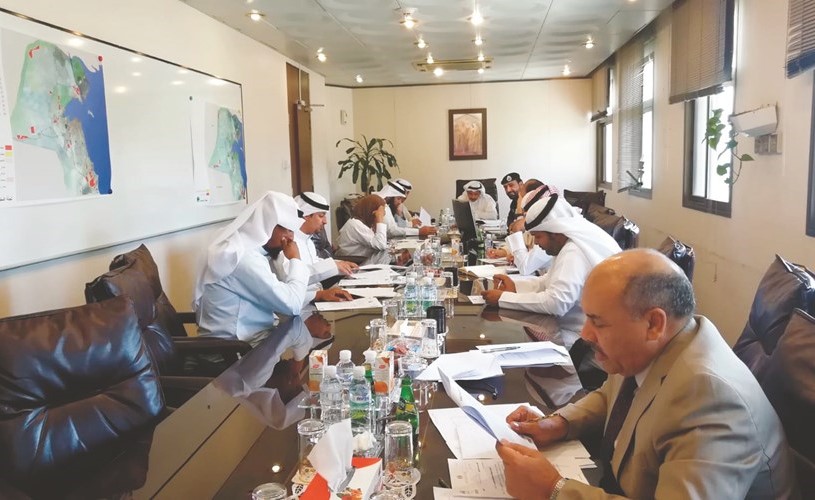 جانب من اجتماع البلدية مع ممثلي الجهات المعنية بموسم التخييم ﻿