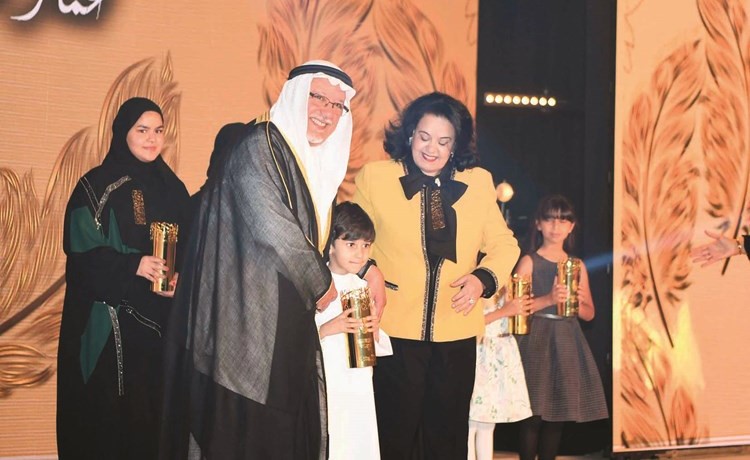 وتكريم متفوق اخر ﻿