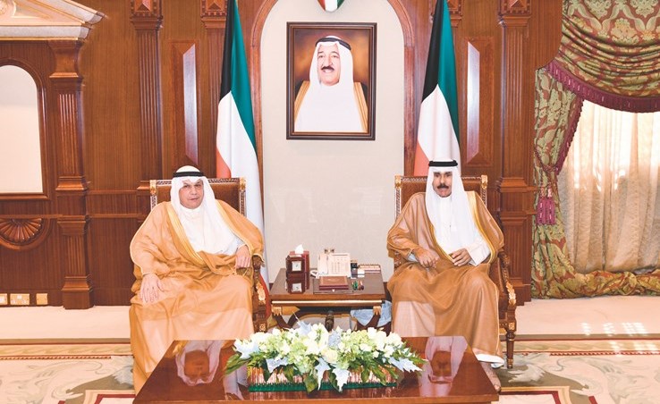 سمو ولي العهد الشيخ نواف الأحمد مستقبلا الشيخ خالد الجراح ﻿