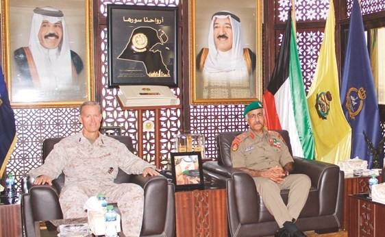 الفريق الركن محمد الخضر مستقبلا الفريق كارل موندي الثالث﻿