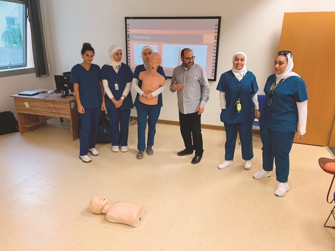 دورة تدريبية للإسعافات الأولية في «العلوم الصحية»