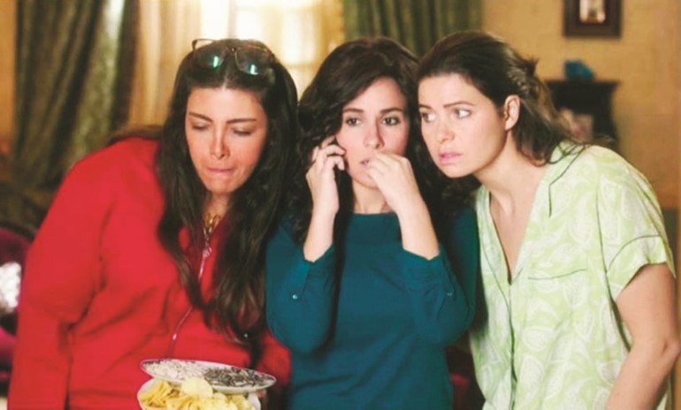  وفي مشهد من مسلسل بنات سوبر مان﻿