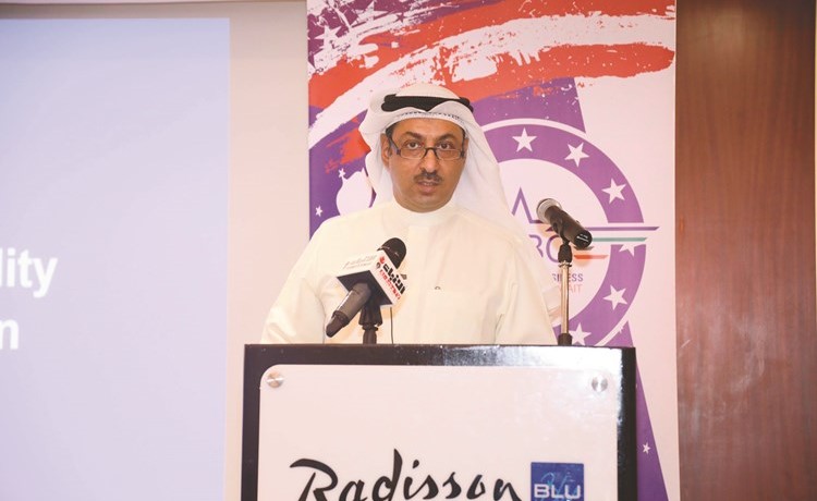 يوسف الحمود متحدثا خلال المؤتمر	﻿