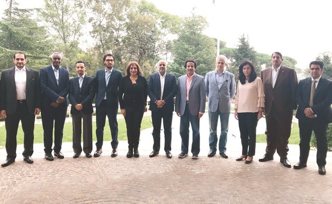 الشيخ عزام الصباح والسفيرة إيناس مكاوي مع السفراء الخليجيين وعدد من السفراء العرب﻿