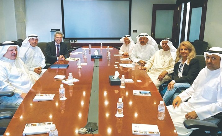 م. بدر السلمان وممثلو الاتحاد خلال الاجتماع مع وليد البحر ووفد صندوق التنمية ﻿