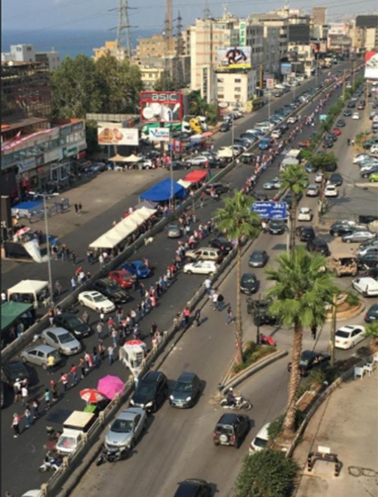 سلسلة بشرية من جنوب لبنان إلى شماله في اليوم الحادي عشر من الاحتجاجات الشعبية