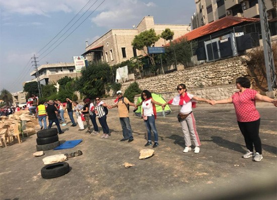 سلسلة بشرية من جنوب لبنان إلى شماله في اليوم الحادي عشر من الاحتجاجات الشعبية