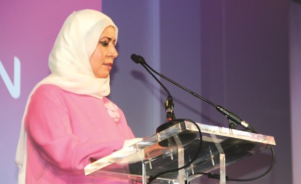 الرئيس التنفيذي لـ زين الكويت إيمان الروضان تلقي الكلمة الافتتاحية﻿