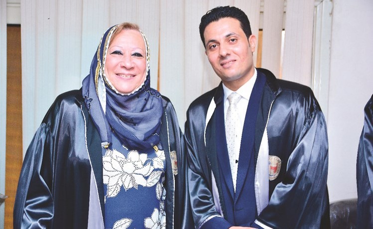 د.منى عبدالعزيز ود.سمير صبرة﻿
