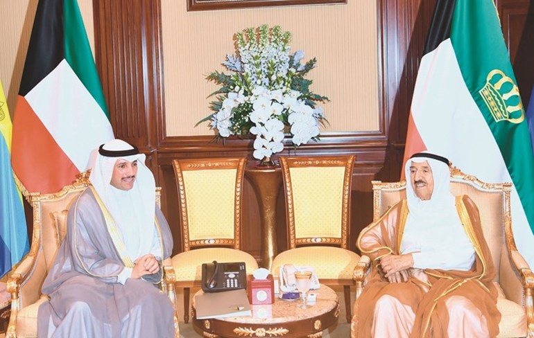 صاحب السمو الأمير الشيخ صباح الأحمد مستقبلا مرزوق الغانم﻿