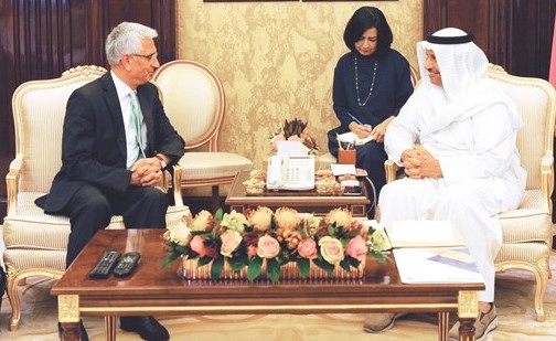 سمو الشيخ جابر المبارك مستقبلا رئيس فريق تقرير الأعمال لدى مجموعة البنك الدولي سيمون جانكوف﻿