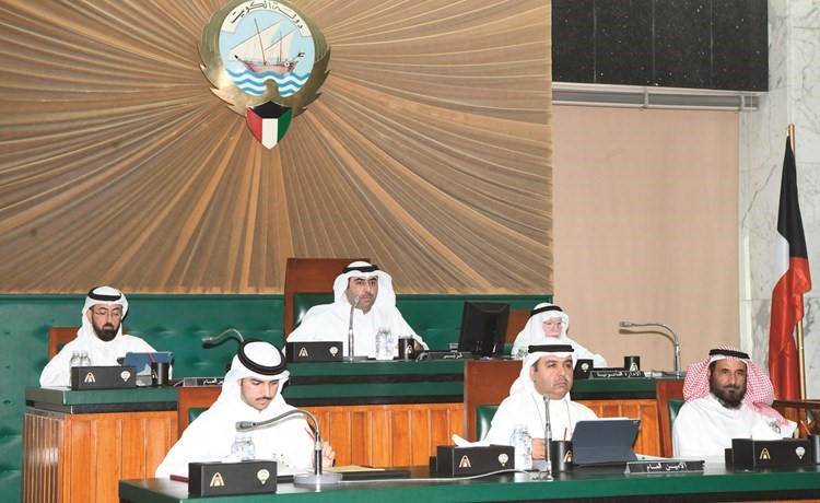 أسامة العتيبي مترئسا الجلسة ﻿