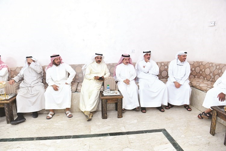 الحضور في ديوان مزيد مساء امس الأول﻿