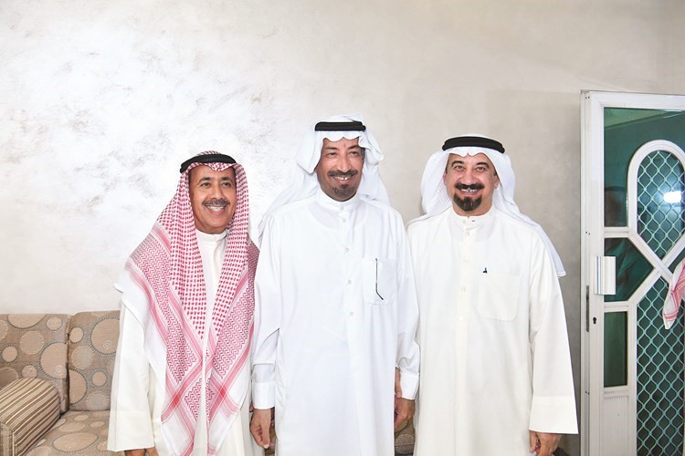 مزيد متوسطا اثنين من الحضور﻿
