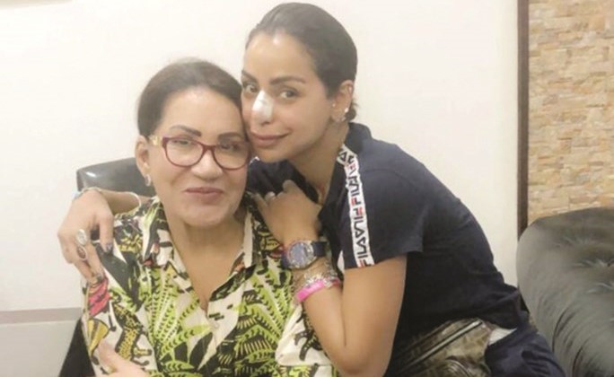 هند البلوشي مع الفنانة القديرة سعاد عبدالله﻿