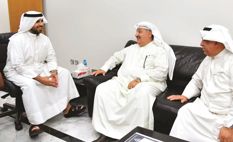 الشيخ فهد الناصر مع عماد بوخمسين وعيسى حمزة﻿