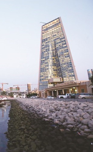 «بلومبيرغ»: الكويت تتمتع بمرونة كبيرة في تحديد أسعار صرف الدينار مقابل «سلة العملات»