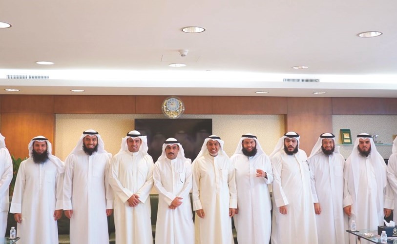 موجهو «الدراسات» كرموا الشعلة ومدير الموارد البشرية