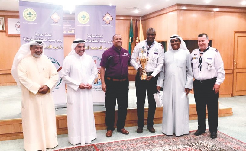 د.عبدالله الطريجي خلال تكريم المشاركين في الملتقى البحري الكشفي العربي﻿
